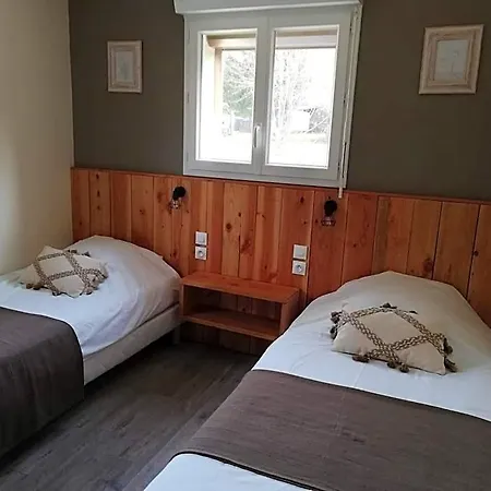Les Airelles Montagne Ardéchoise Hotel *
